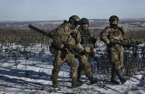 俄军集结5万兵力，泽连斯基面临挑战，乌克兰的危机与应对